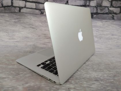Item Specifics: MPN : MD226LL/AUPC : N/ABrand : AppleProduct Family : MacBook airRelease Year : Mid 2011Screen Size : 13-inchProcessor Type : Intel Core i7Processor Speed : 1.8GHzMemory : 4GB 1333MHz DDR3Storage : 256GB Flash SSDOperating System : 10.13.6 OS X High SierraColor : SilverType : Laptop - 3