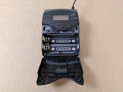 Great Condition! Tested & pulled from a working environment! **AA Batteries not included**Item Specifics: MPN : SK100G2-AUPC : N/ABrand : SennheiserType : Bodypack TransmitterModel : SK100G2-AConnectivity : WirelessFrequency Range : A: 518.000 to 554.000 MHzForm Factor : Wireless Mic Bodypack Transmitter - 5