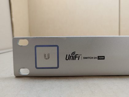 Pulled from a working enviornment.Item Specifics: MPN : UniFi US-24-250WUPC : NAType : SwitchForm Factor : Rack MountableBrand : UniFiModel : US-24-250W  - 3