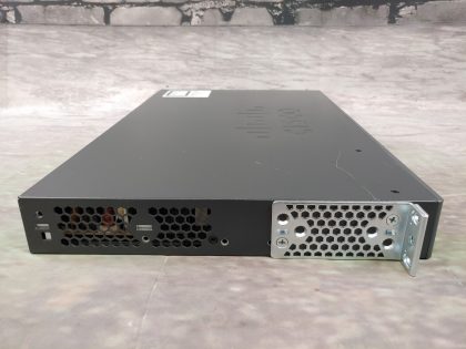 Good Condition! Tested and Pulled from a working environment! May have minor scratches/scuffs from normal use. **NO POWERCORD INCLUDED**Item Specifics: MPN : WS-C2960X-24TS-L V02UPC : N/AType : Ethernet SwitchForm Factor : Rack-MountableBrand : CISCOModel : WS-C2960X-24TS-L V02Network Management Type : Fully-ManagedNumber of LAN Ports : 24 - 5
