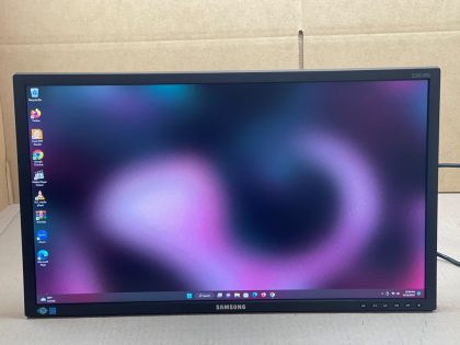 Samsung 24" Monitor with no stand