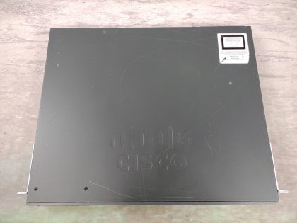 Lights flash for a bit and unit shuts off. Minor scratches/scuffs. **NO POWER CORD INCLUDED**Item Specifics: MPN : WS-C2960X-48FPD-LUPC : N/AType : Ethernet SwitchForm Factor : Rack-MountableBrand : CiscoModel : WS-C2960X-48FPD-LNetwork Connectivity : Wired-Ethernet (RJ-45)Number of LAN Ports : 48Ethernet Technology : Gigabit Ethernet (1000-Mbit/s) - 2