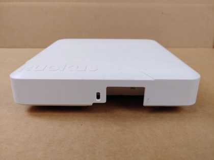 Good Condition! Tested and pulled from a working environment! **NO POWER ADAPTER INCLUDED**Item Specifics: MPN : ZoneFlex R500UPC : N/ABrand : RuckusModel : ZoneFlex R500Network Connectivity : WirelessType : Wireless Access Point - 4