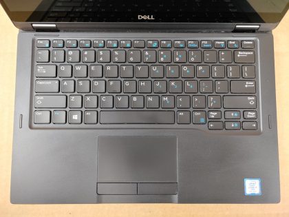 The bottom plate has a corner broke off (View image 9)
