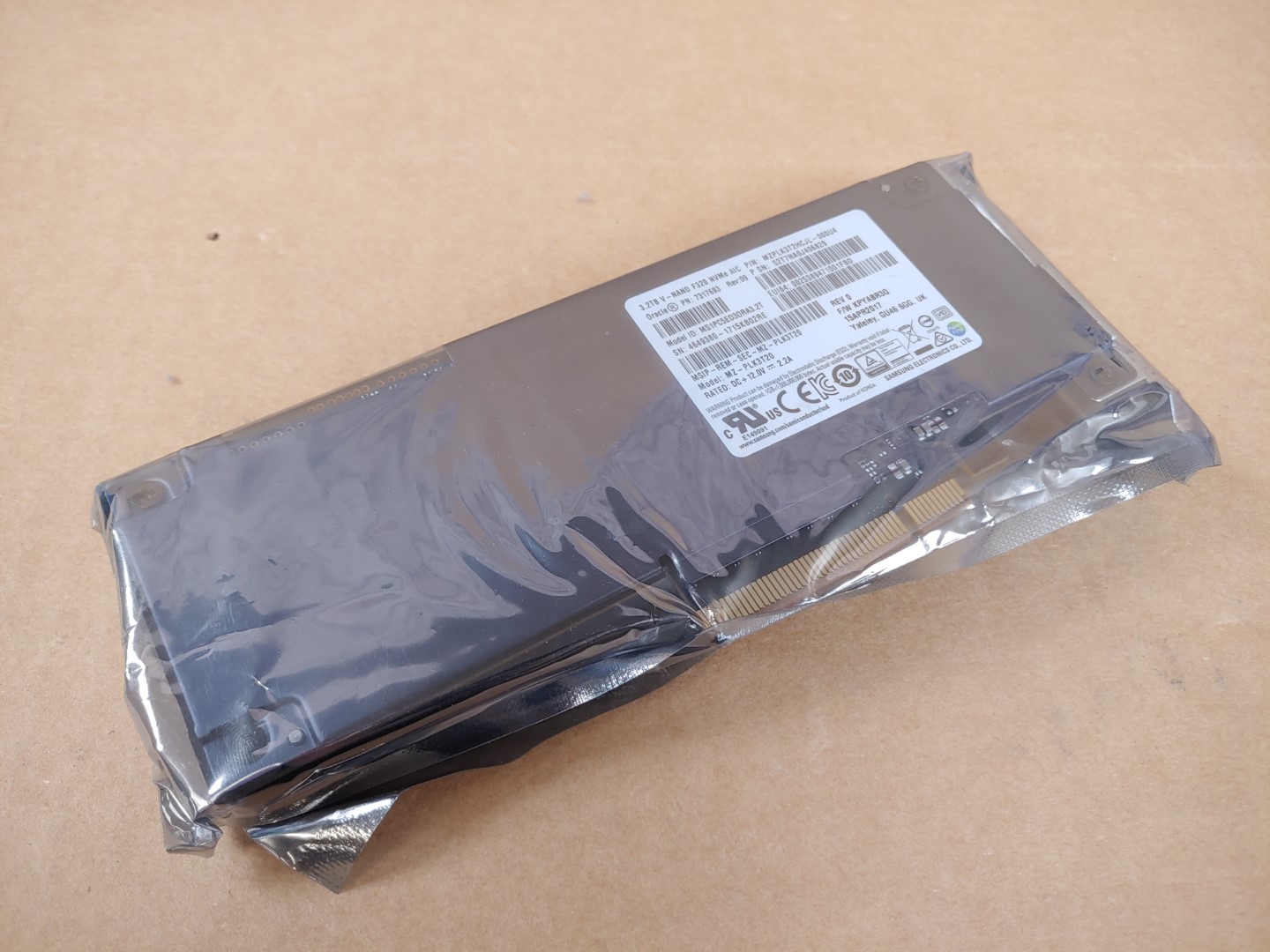 Brand NEW Sealed! Item Specifics: MPN : MZ-PLK3T20UPC : N/AForm Factor : Low-Profile PCIe Gen 3Brand : OracleModel : MZ-PLK3T20Storage Capacity : 3.2 TBInterface : PCI Express 3.0 (x8)Type : Enterprise Drive - 2