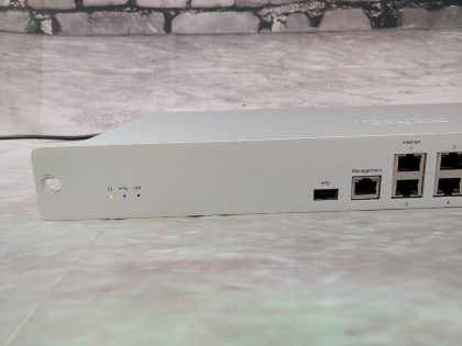 **UNCLAIMED** Good Condition! Tested and Pulled from a working environment! May have minor scratches/scuffs from normal use. **POWERCORD INCLUDED**  ((XL4T))Item Specifics: MPN : MX84-HWUPC : N/AType : FirewallForm Factor : Rack-MountableBrand : CISCO MerakiModel : MX84-HW - 2