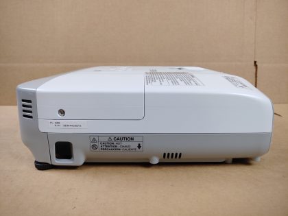 Great Condition! Great picture! Tested and pulled from a working environment. There may be some minor scratches/scuffs from normal use. Whats shown in the pictures is what you will recieve. **POWER CORD INCLUDED** **NO AA BATTERIES INCLUDED**Item Specifics: MPN : H583AUPC : N/ABrand : EpsonModel : H583ADisplay Technology : 3-LCDImage Aspect Ratio : 4:3Native Resolution : 1024x768Video Inputs : USB
