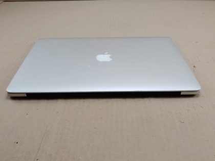 powers off the charger. System boots from the internal ssd storage. Missing the bottom case screws. One of the internal speakers sound distorted.Item Specifics: MPN : Apple Macbook Pro 15 2013UPC : NABrand : AppleProduct Family : Macbook ProRelease Year : 2013Screen Size : 15 inProcessor Type : Intel Core i7Processor Speed : 2.40 GhzMemory : 8 GBStorage : 256 GBOperating System : Catalina (10.15)Type : LaptopStorage Type : SSD (Solid State Drive) - 1