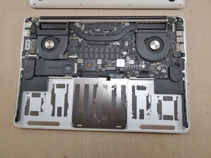 powers off the charger. System boots from the internal ssd storage. Missing the bottom case screws. One of the internal speakers sound distorted.Item Specifics: MPN : Apple Macbook Pro 15 2013UPC : NABrand : AppleProduct Family : Macbook ProRelease Year : 2013Screen Size : 15 inProcessor Type : Intel Core i7Processor Speed : 2.40 GhzMemory : 8 GBStorage : 256 GBOperating System : Catalina (10.15)Type : LaptopStorage Type : SSD (Solid State Drive) - 4