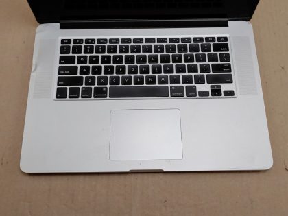 System powers and bongs but the screen does not output. No attempt to repair the system. No power adapter only what is shown in the images is included.Item Specifics: MPN : Apple Macbook Pro 15" 2012UPC : NABrand : AppleProduct Family : Macbook ProRelease Year : 2012Screen Size : 15 inProcessor Type : Intel Core i7Processor Speed : 2.60 GhzMemory : unknownStorage : unknownOperating System : noneStorage Type : SSD (Solid State Drive)Type : Laptop - 2