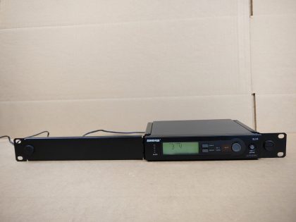 Good Condition! Tested and pulled from a working environment! Power Adapter included. There may be a few scratches/scuffs from normal use. **NO ANTENNAS INCLUDED**Item Specifics: MPN : SLX4 J3 572-596 MHZUPC : N/ABrand : SHUREType : Microphone ReceiverModel : SLX4 J3 572-596 MHZConnectivity : WirelessForm Factor : Microphone ReceiverBundled Items : Power Adapter / Rack Ears - 2
