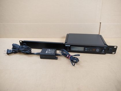 Good Condition! Tested and pulled from a working environment! Power Adapter included. There may be a few scratches/scuffs from normal use. **NO ANTENNAS INCLUDED**Item Specifics: MPN : SLX4 J3 572-596 MHZUPC : N/ABrand : SHUREType : Microphone ReceiverModel : SLX4 J3 572-596 MHZConnectivity : WirelessForm Factor : Microphone ReceiverBundled Items : Power Adapter / Rack Ears - 1