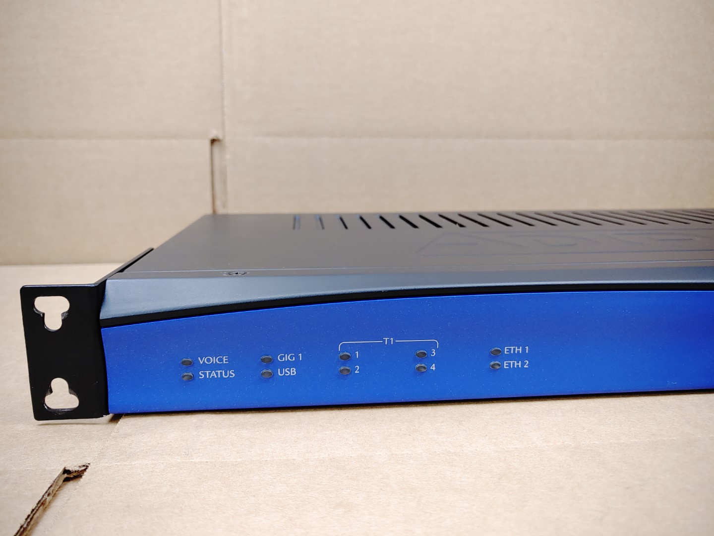 Great Condition! Tested and pulled from a working environment! **NO POWER CORD INCLUDED**Item Specifics: MPN : 4243908F1UPC : N/AForm Factor : Rack-MountableBrand : ADTRANModel : Total Access 908e (4243908F1)Type : Router - 2