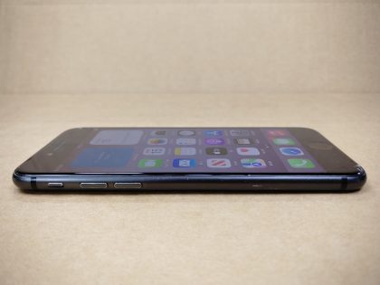 **CRACKED SCREEN AND BACK** Unlocked! (NO CHARGER OR CABLES INCLUDED) The front and back is cracked (View imaGES 7 - 9). There is scratches on the screen. Battery health is 80% and holds a great charge  Updated to the latest iOS. Item Specifics: MPN : MQ722LL/AUPC : N/ABrand : AppleModel : iPhone 8 / MQ722LL/ANetwork : UnlockedConnectivity : Bluetooth