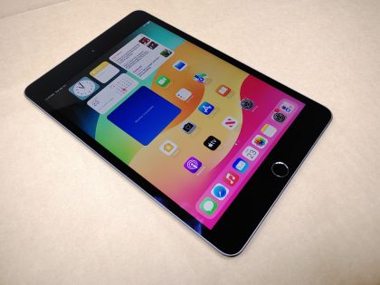 Great Condition! (NO CHARGER OR CABLES INCLUDED) There is a few minor very light scratches on the screen. Updated to the latest iOS.Item Specifics: MPN : MUQW2LL/AUPC : N/ABrand : AppleType : TabletProduct Line : iPad MiniOperating System : iOS 17.4.1Screen Size : 7.9" RetinaStorage Capacity : 64GBColor : Space GrayConnectivity : Wi-Fi / BluetoothModel : Apple iPad Mini (5th Generation)Internet Connectivity : Wi-Fi - 1