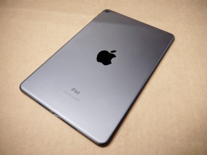 Great Condition! (NO CHARGER OR CABLES INCLUDED) There is a few minor very light scratches on the screen. Updated to the latest iOS.Item Specifics: MPN : MUQW2LL/AUPC : N/ABrand : AppleType : TabletProduct Line : iPad MiniOperating System : iOS 17.4.1Screen Size : 7.9" RetinaStorage Capacity : 64GBColor : Space GrayConnectivity : Wi-Fi / BluetoothModel : Apple iPad Mini (5th Generation)Internet Connectivity : Wi-Fi - 8