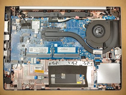 ***NO POWER (DOA)*** Screen looks to be in good condition. May have a few minor cosmetic scratches/scuffs. For your help