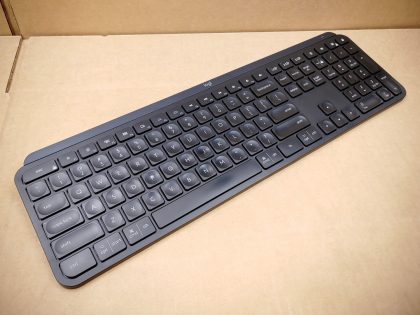 Great condition! Tested and Working as it should. Pulled from a working environment! **NO CABLES OR DONGLE INCLUDED**Item Specifics: MPN : YR0073UPC : N/AKeyboard/Keypad : QWERTY (Standard)Type : KeyboardConnectivity : Bluetooth / Type-C CableFeatures : Bluetooth