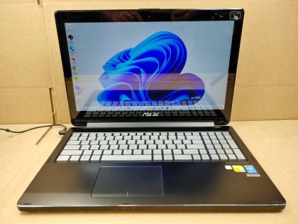 **NO BATTERY INSTALLED** Laptop is in overall great condition! For your help