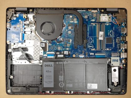 **LAPTOP DOES NOT POWER (DOA)** Screen looks to be in good shape