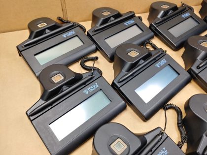 also a few may have a few scratches on the screen. Overall good condition! **NO CABLES OR CORDS INCLUDED** Item Specifics: MPN : TF-LBK460-HSB-R UPC : N/AType : Signature Capture PadConnectivity : USBColor : BlackBrand : TOPAZ Systems IncModel : TF-LBK460-HSB-R - 1