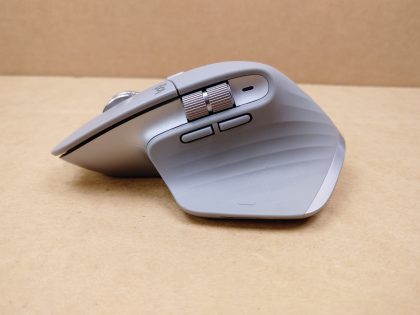 *NO USB DONGLE INCLUDED* Good condition! Tested and pulled from a working environment!Item Specifics: MPN : MX Master 3UPC : N/AType : Wireless MouseConnectivity : WirelessBrand : LogitechModel : MX Master 3 - 2