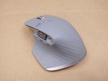 *NO USB DONGLE INCLUDED* Good condition! Tested and pulled from a working environment!Item Specifics: MPN : MX Master 3UPC : N/AType : Wireless MouseConnectivity : WirelessBrand : LogitechModel : MX Master 3 - 1