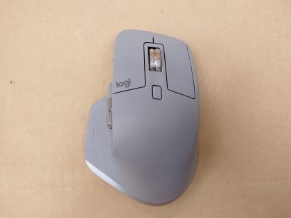 *NO USB DONGLE INCLUDED* Good condition! Tested and pulled from a working environment!Item Specifics: MPN : MX Master 3UPC : N/AType : Wireless MouseConnectivity : WirelessBrand : LogitechModel : MX Master 3 - 6