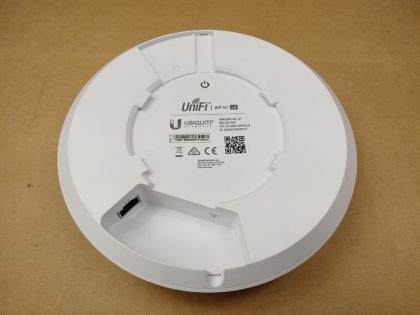 Good Condition. Tested and pulled from a working environment. *NO POWER ADAPTER INCLUDED*Item Specifics: MPN : UAP-AC-LRUPC : N/ABrand : Ubiquiti NetworksModel : UAP-AC-LRTyper : Access Point - 3