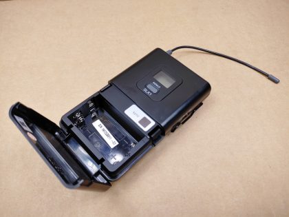 Pulled from a working environment! **NO AA-BATTERIES INCLUDED**Item Specifics: MPN : SLX1 G4UPC : N/ABrand : SHUREType : Wireless TransmitterModel : SLX1 G4 470-494MHzConnectivity : WirelessMicrophone Form Factor : Hand-Held / Stand-HeldForm Factor : Transmitter/Bodypack - 5