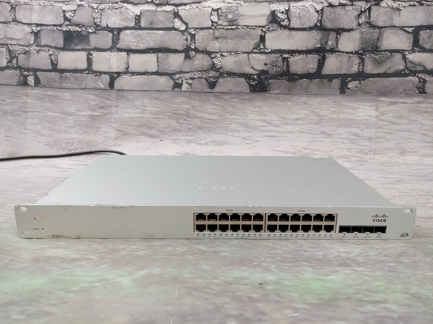 *UNCLAIMED* Cisco Meraki MS220-24p 24-Port PoE Switch (MS220-24P-HW)