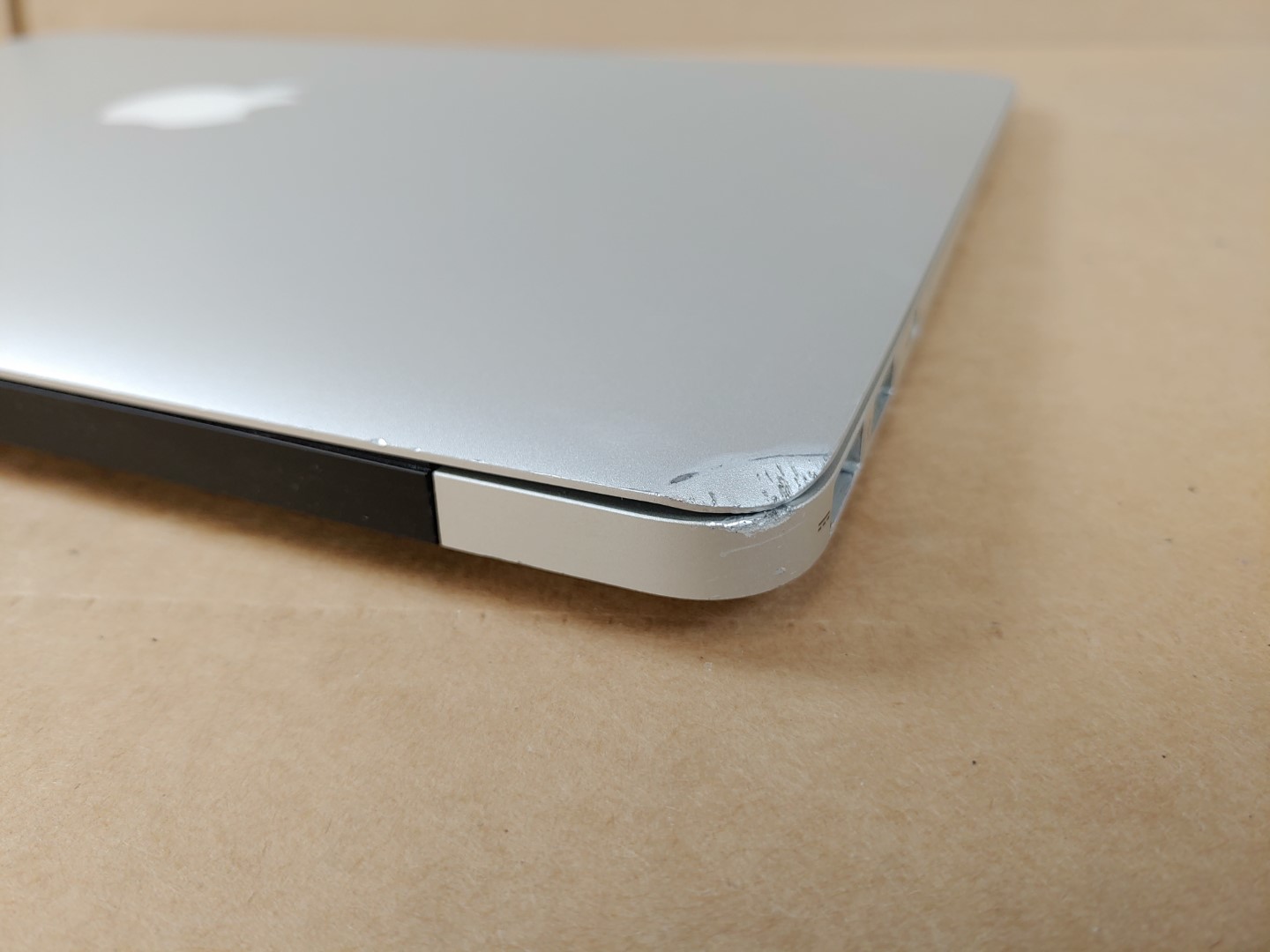 Apple 13" MacBook Air / A1369 {2011} Intel i7 1.8GHz 4GB 256GB FLASH - MD226LL/A - Image 9