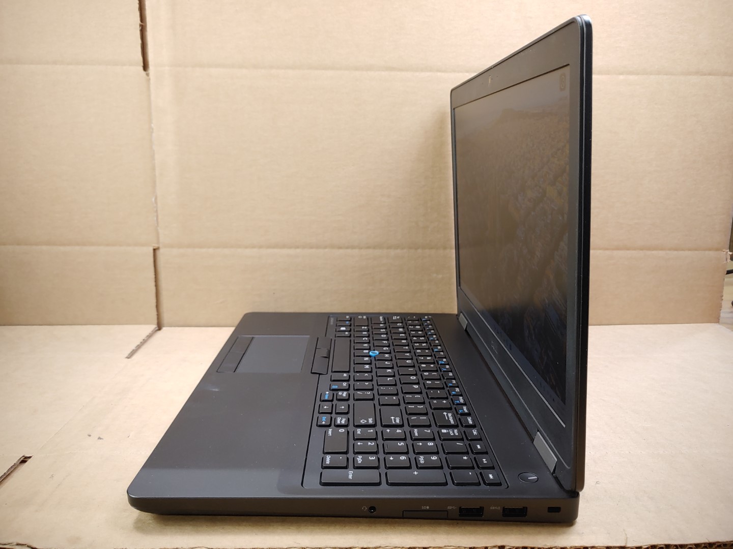 Dell Latitude E5570 15.6" i7-6820HQ✔16GB✔256GB✔Win11Pro✔Radeon R7 M370✔ *NO A/C* - Image 3