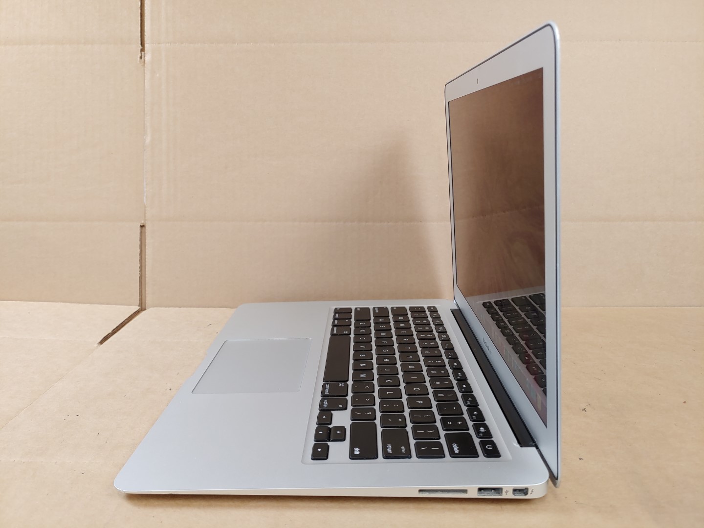 Apple 13" MacBook Air / A1369 {2011} Intel i7 1.8GHz 4GB 256GB FLASH - MD226LL/A - Image 5