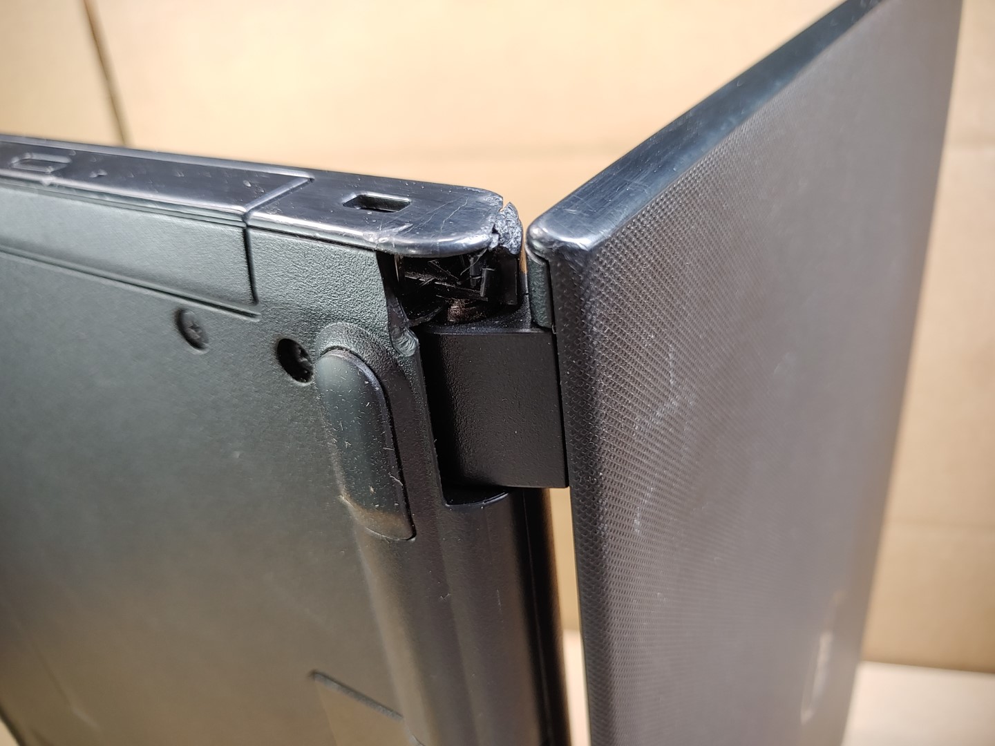 Dell Inspiron 15 5566 15.6" i7-7500U✔8GB✔ *NO HDD/NO AC* *POWERS ON SHUTS OFF* - Image 9