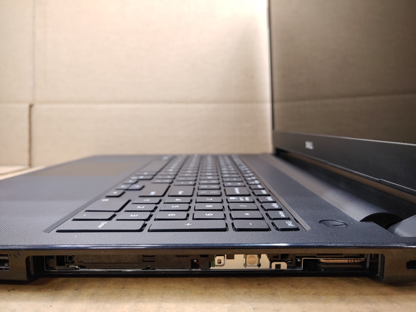 Dell Inspiron 15 5566 15.6" i5-7200U✔*NO RAM/NO BATT/NO AC**POWERS ON SHUTS OFF* - Image 9