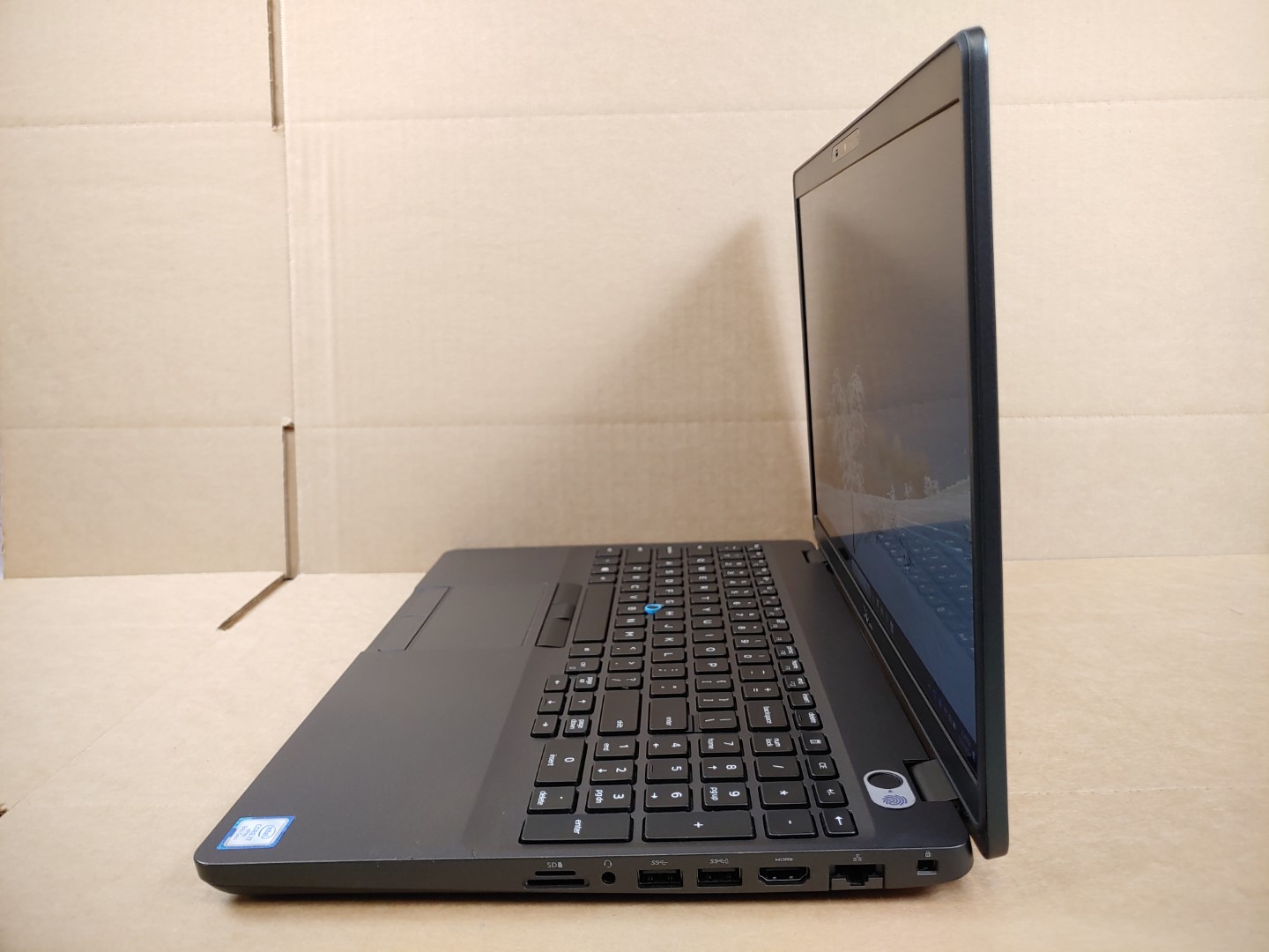 Dell Precision 3540 15.6" i7-8665U✔32GB✔256GB✔Win11Pro✔AMD WX2100✔ **NO A/C** - Image 3