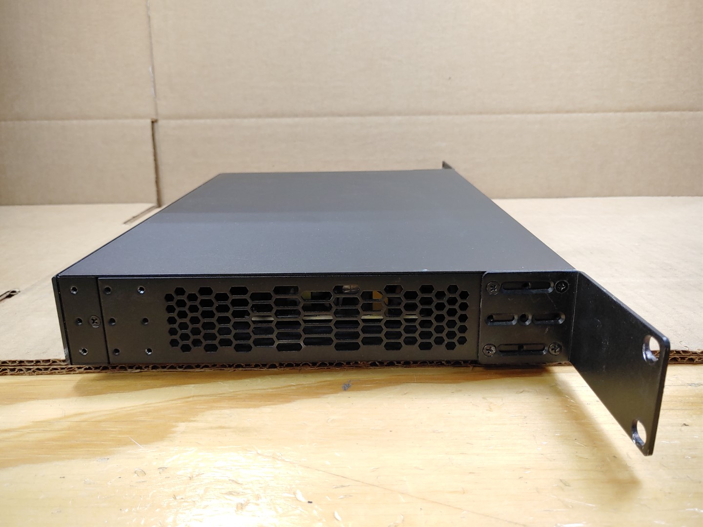 Araknis AN-110-SW-R-16 16-Port Gigabit Cloud managed switch w/ Ears ✔✔✔✔ - Image 6