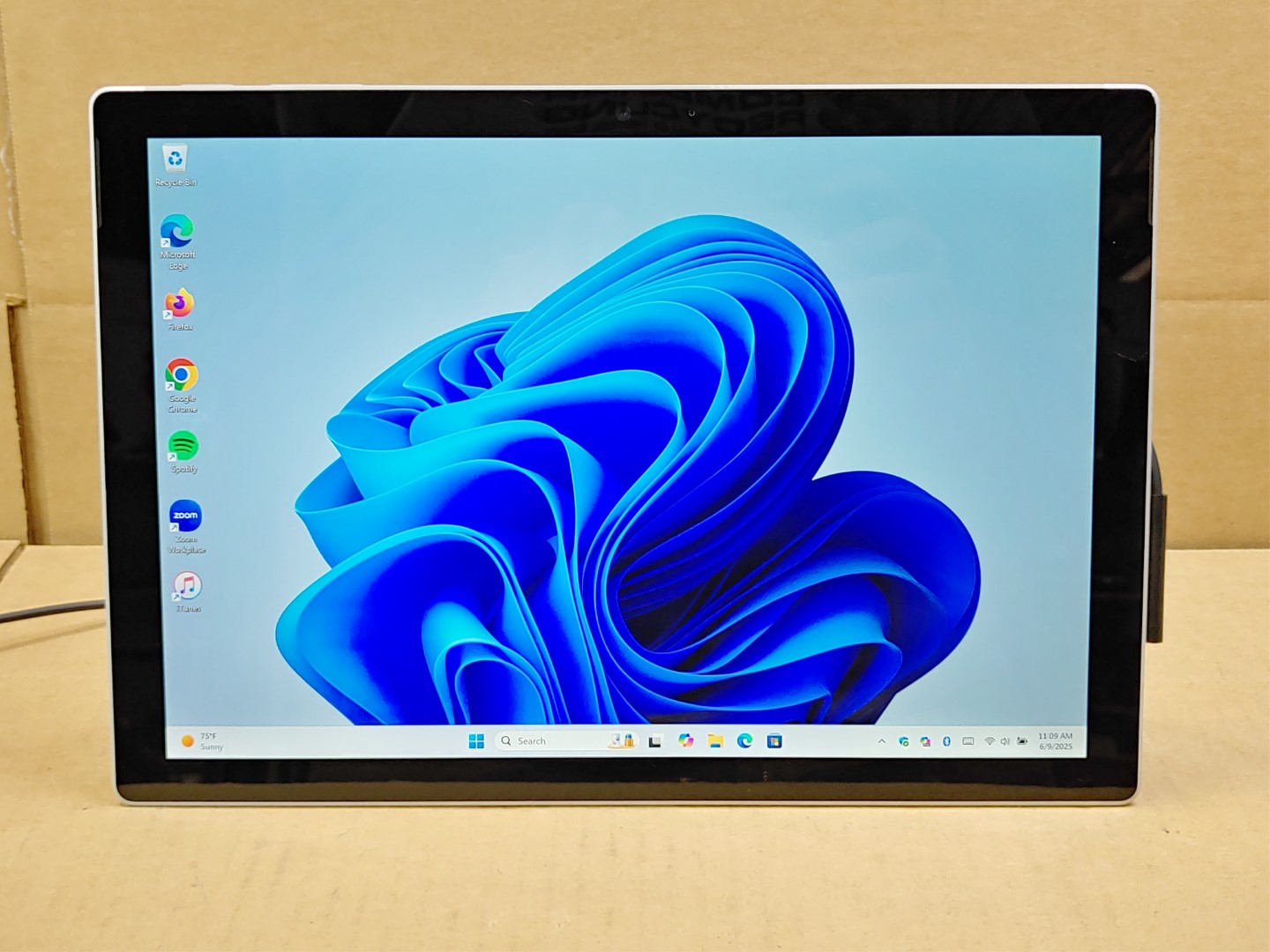 Microsoft Surface Pro 12.3" i7-7660U✔16GB✔512GB✔Win11✔1796✔ *NO A/C* *BAD BATT*