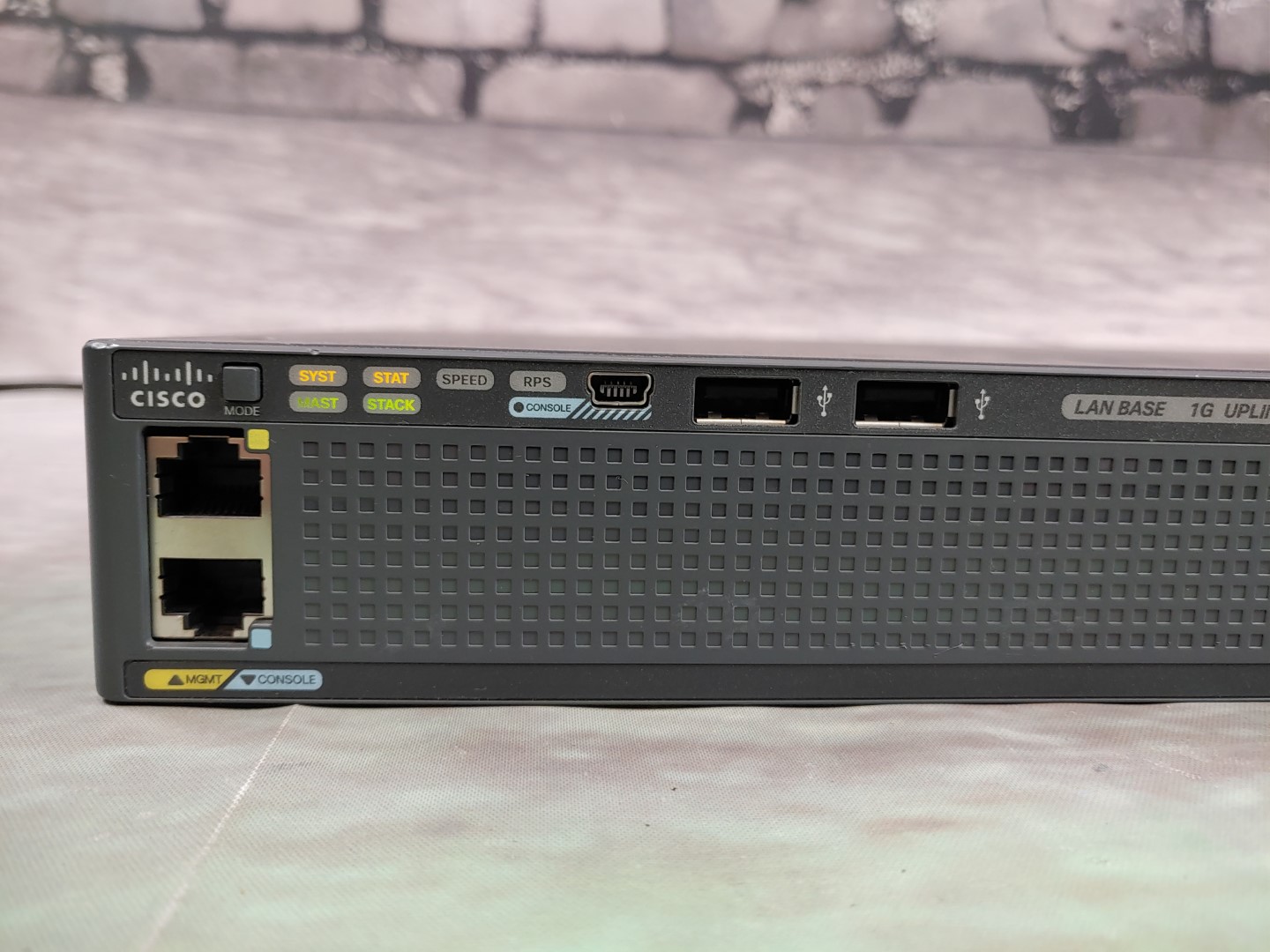 CISCO WS-C2960X-24TS-L V02 Catalyst 2960X 24-Port Switch w/ C2960X-STACK - Image 2