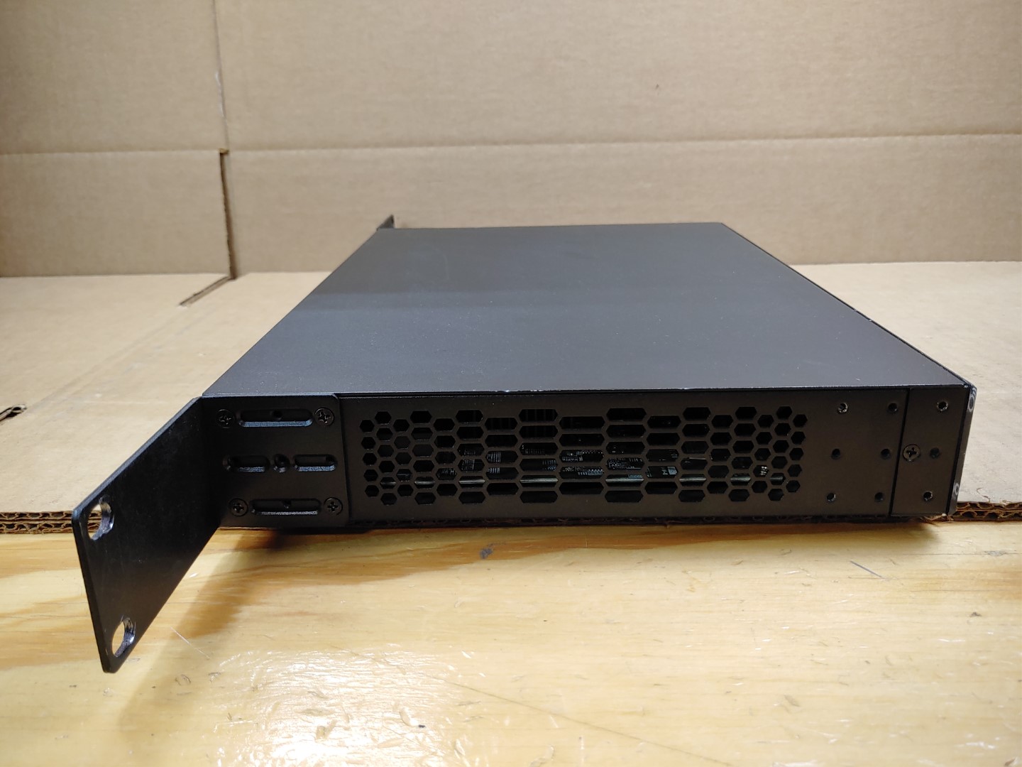 Araknis AN-110-SW-R-16 16-Port Gigabit Cloud managed switch w/ Ears ✔✔✔✔ - Image 5