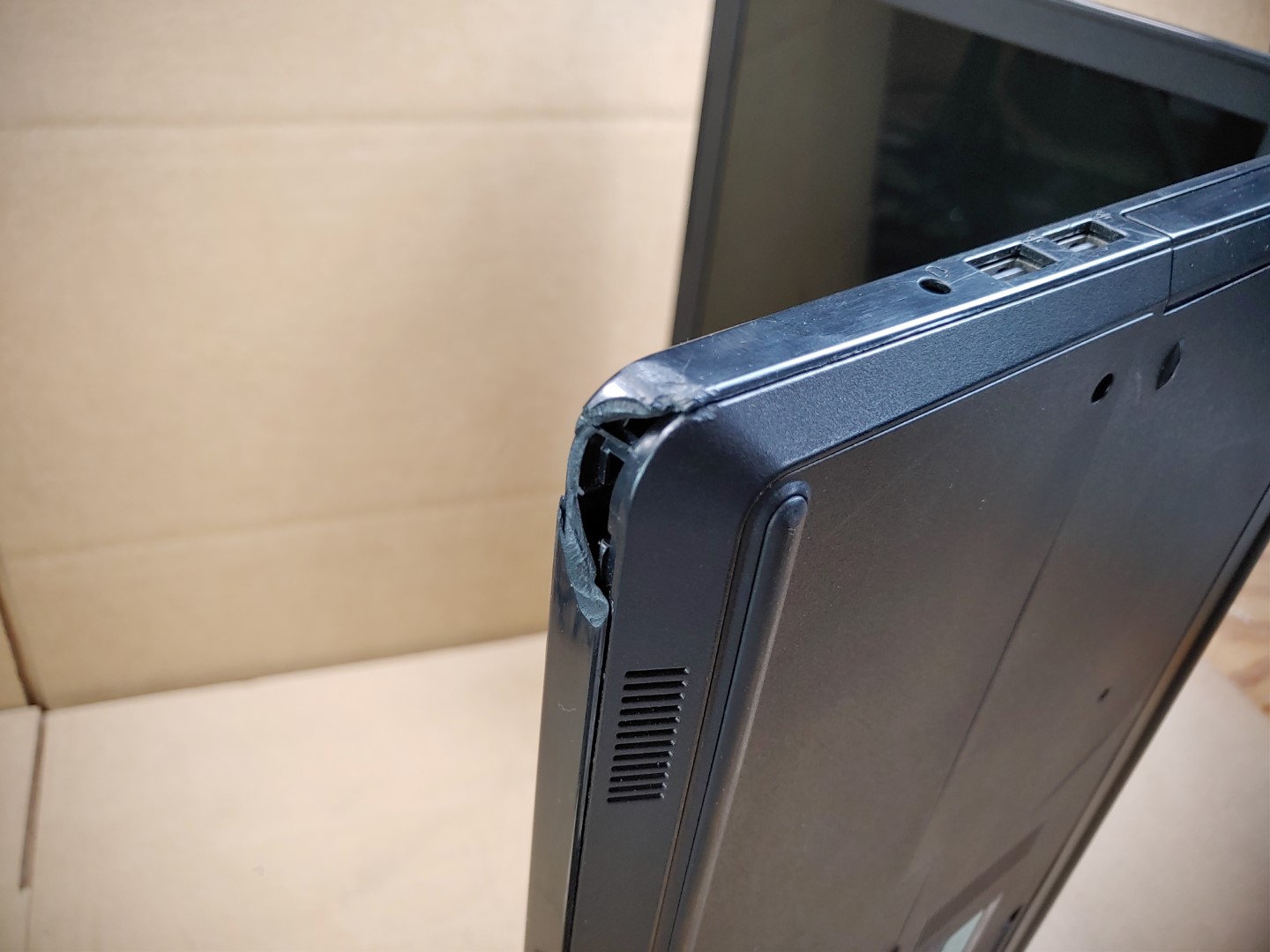 Dell Inspiron 15 5566 15.6" i7-7500U✔8GB✔ *NO HDD/NO AC* *POWERS ON SHUTS OFF* - Image 10