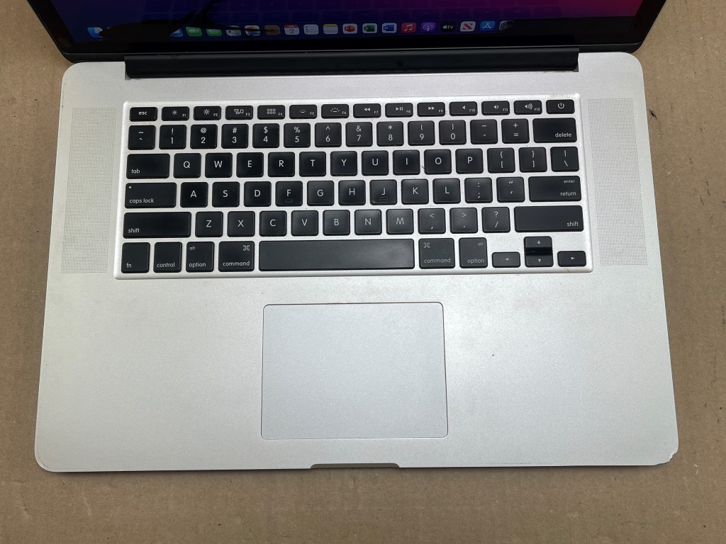 Apple Macbook Pro 15" (2014) Intel i7 2.5Ghz 16GB 512GB SSD (No AC, Bad Battery) - Image 4