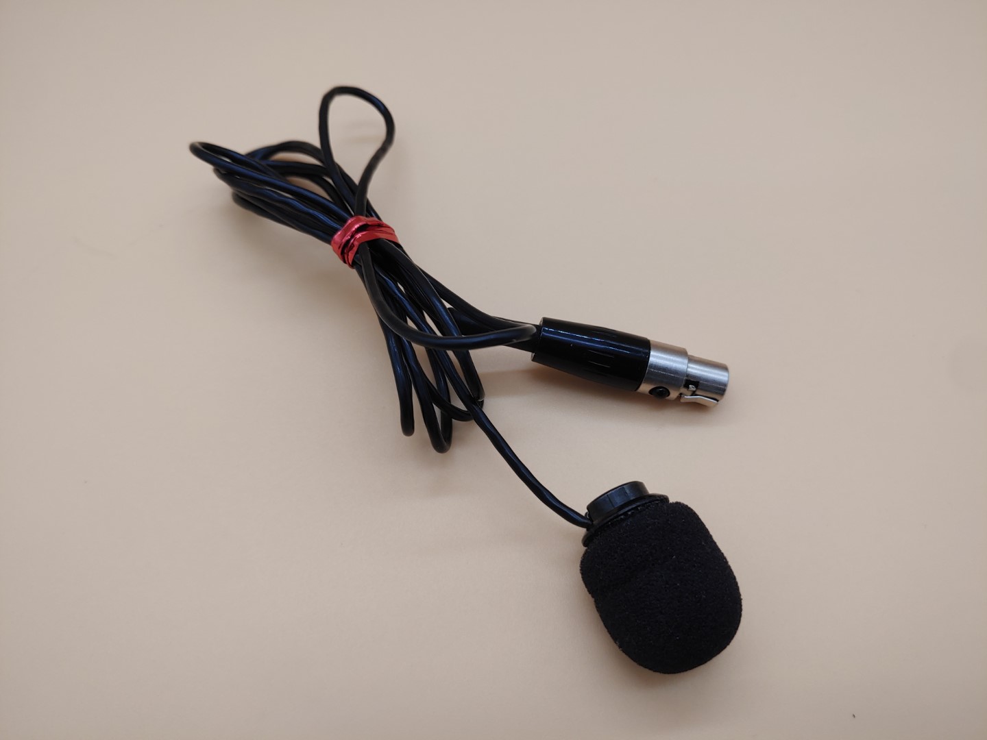 SHURE UC1-UA Wireless Bodypack Transmitter 782-806MHz w/ Mic ✔✔✔✔ - Image 8