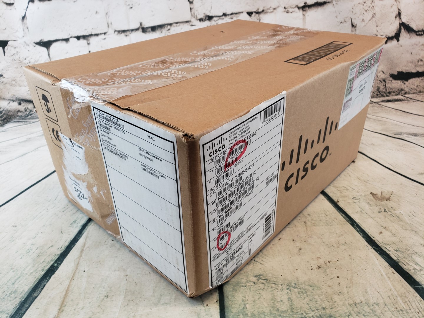 Cisco WS-C2960CPD-8TT-L 8 Fast PoE+ ports, 2 Uplink, LAN Base Switch