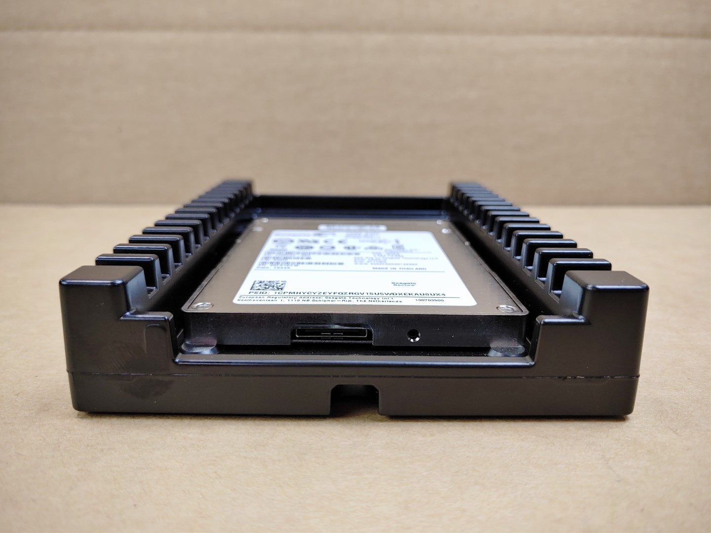 Seagate 1200 400GB 12Gb/s SAS 2.5" SSD ST400FM0073 w/ 3.5 WD Icepack WDSL003B-02 - Image 5