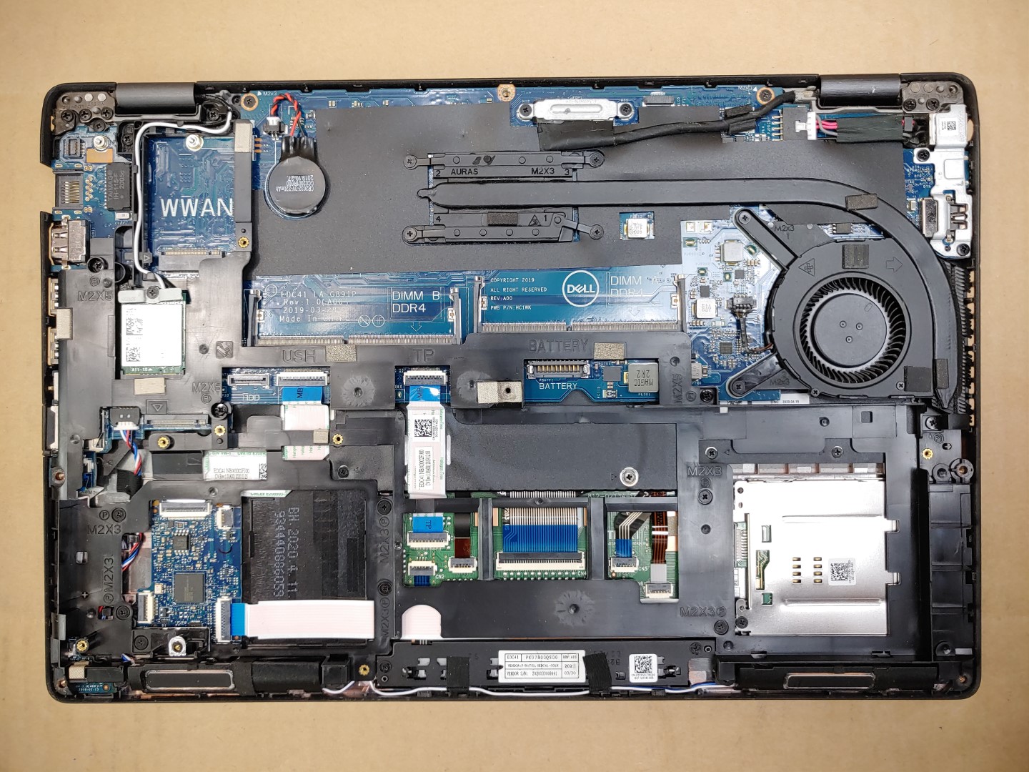 Dell Latitude 5400 14" i5-8365U✔ *NO RAM/NO SSD/NO BATT/ NO AC* *CRACKED SCREEN* - Image 7