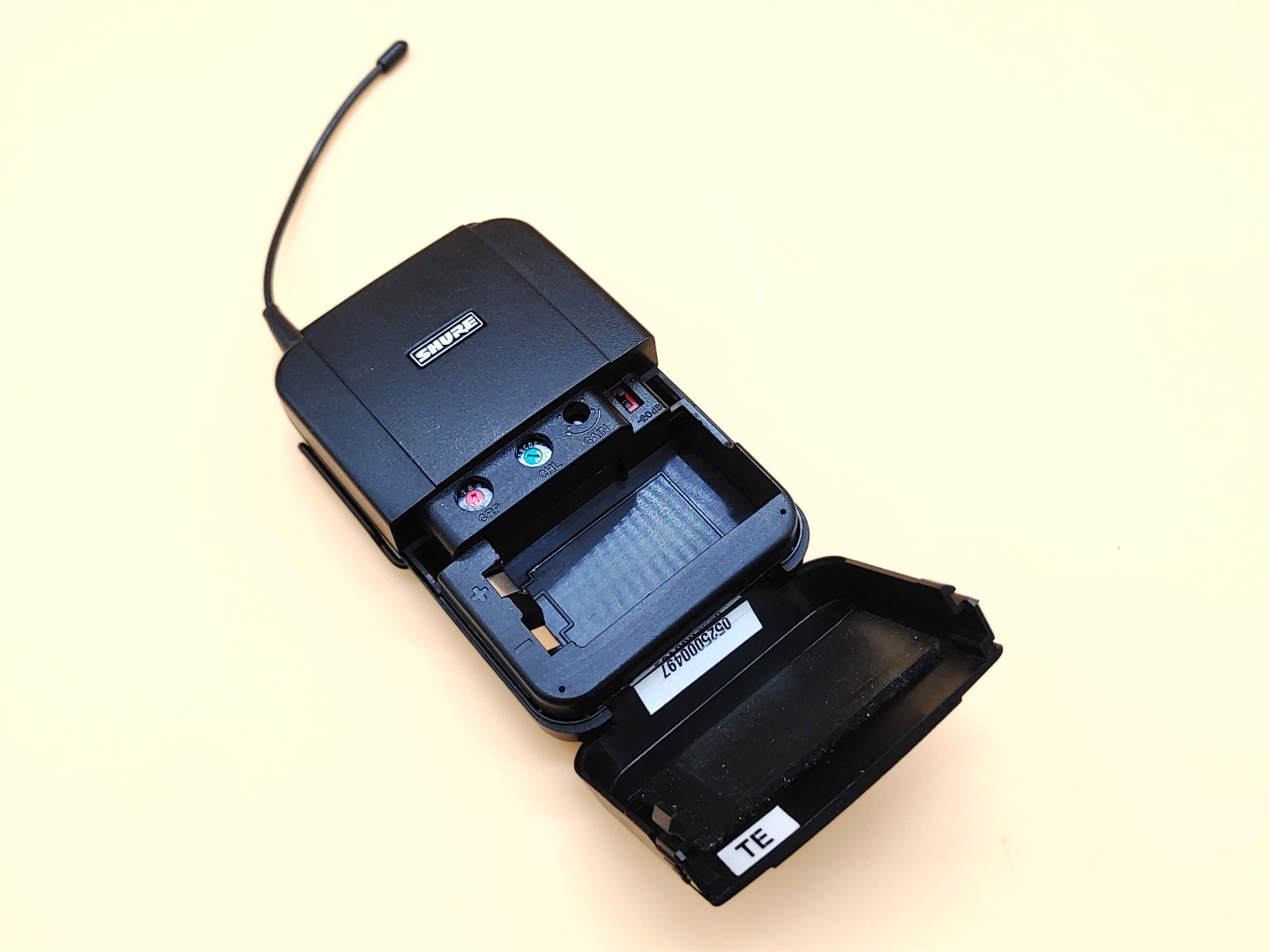 SHURE UC1-UA Wireless Bodypack Transmitter 782-806MHz w/ Mic ✔✔✔✔ - Image 9