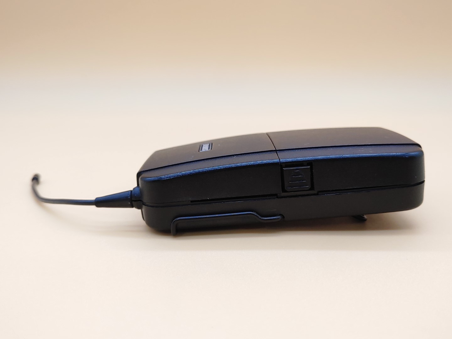 SHURE UC1-UA Wireless Bodypack Transmitter 782-806MHz w/ Mic ✔✔✔✔ - Image 3