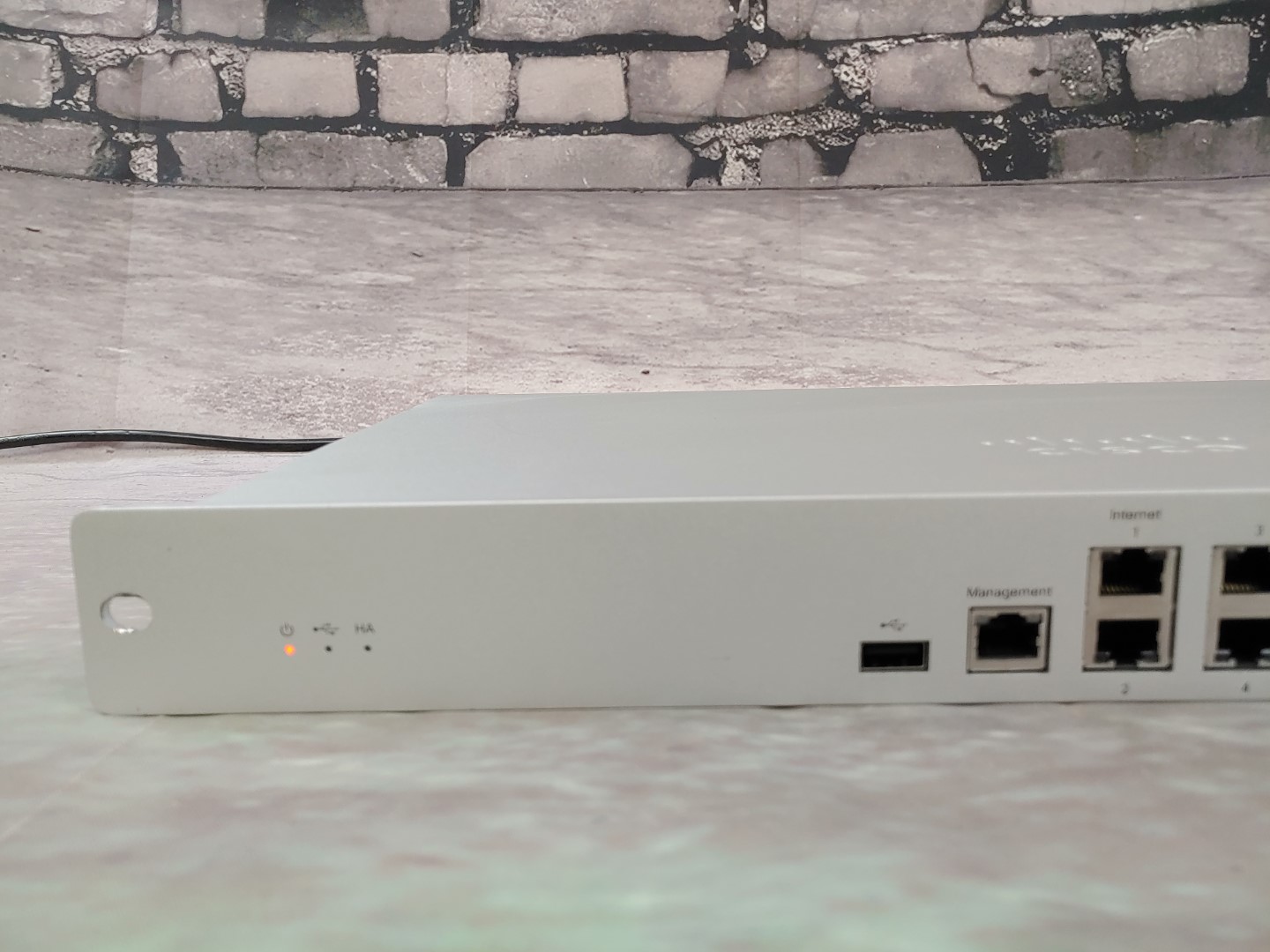 CISCO Meraki (MX84-HW) Meraki Cloud Managed Security Appliance *UNCLAIMED* - Image 3